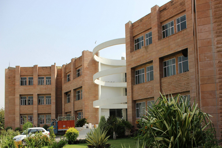 https://cache.careers360.mobi/media/colleges/social-media/media-gallery/9862/2021/7/8/Campus view of GD Memorial College of Management and Technology Jodhpur_Campus-View.png
